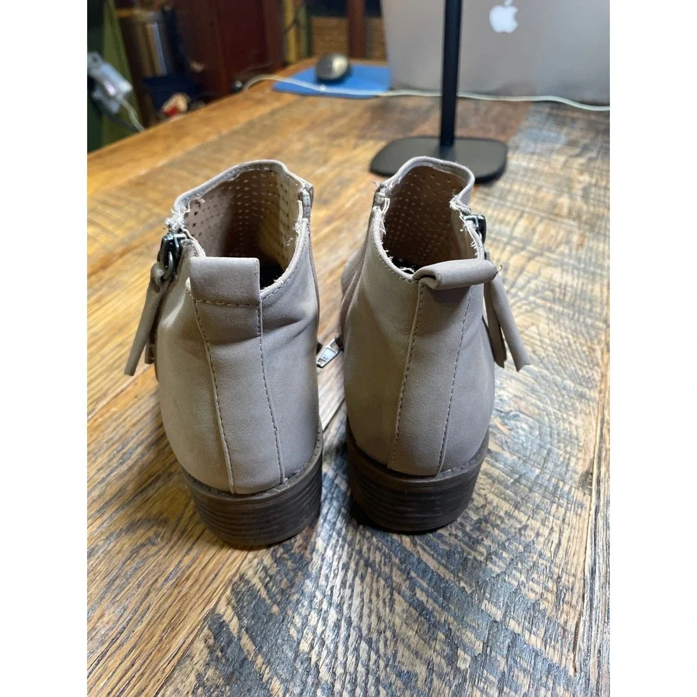 Womens Gray Perforated Ankle Boots Side Zip Tassel Block‎ Heel Women Size 6